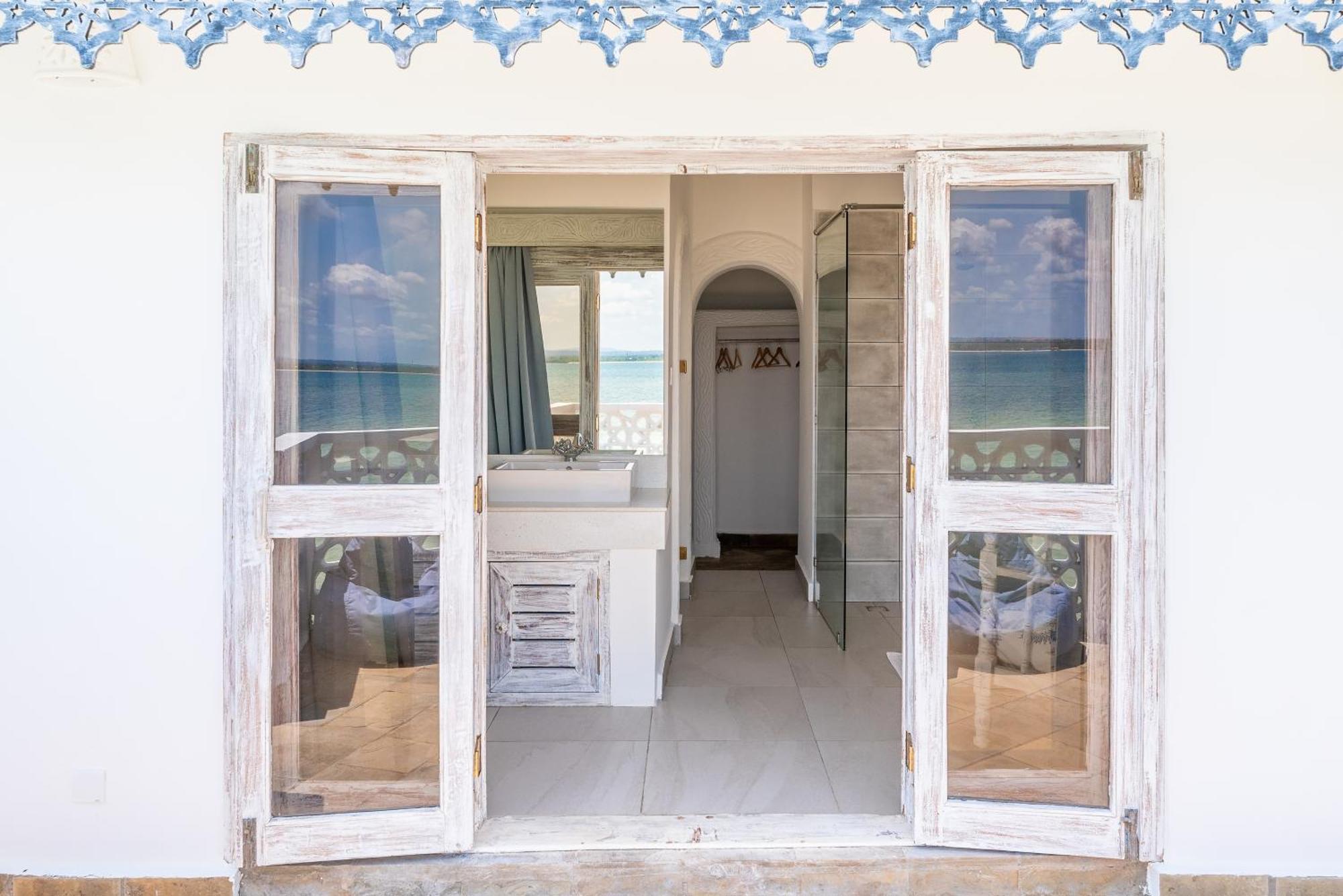 Chale Island Resort Ukunda Esterno foto